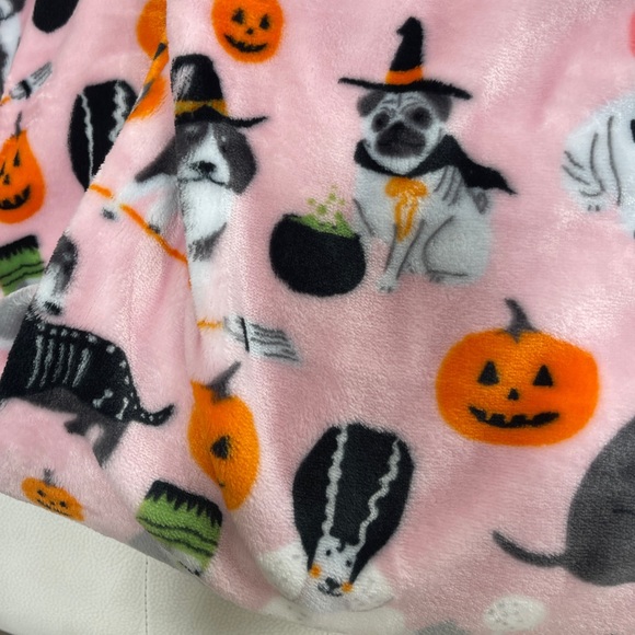 Halloween PINK Dog Blanket 🩷🎃 Dogs in Costumes w/ Pumpkins Velvet Plush Throw - Picture 3 of 6
